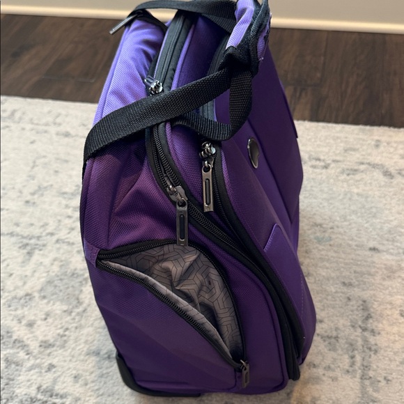 Delsey Paris Purple Carry On Roller Bag NWOT - Picture 10 of 11
